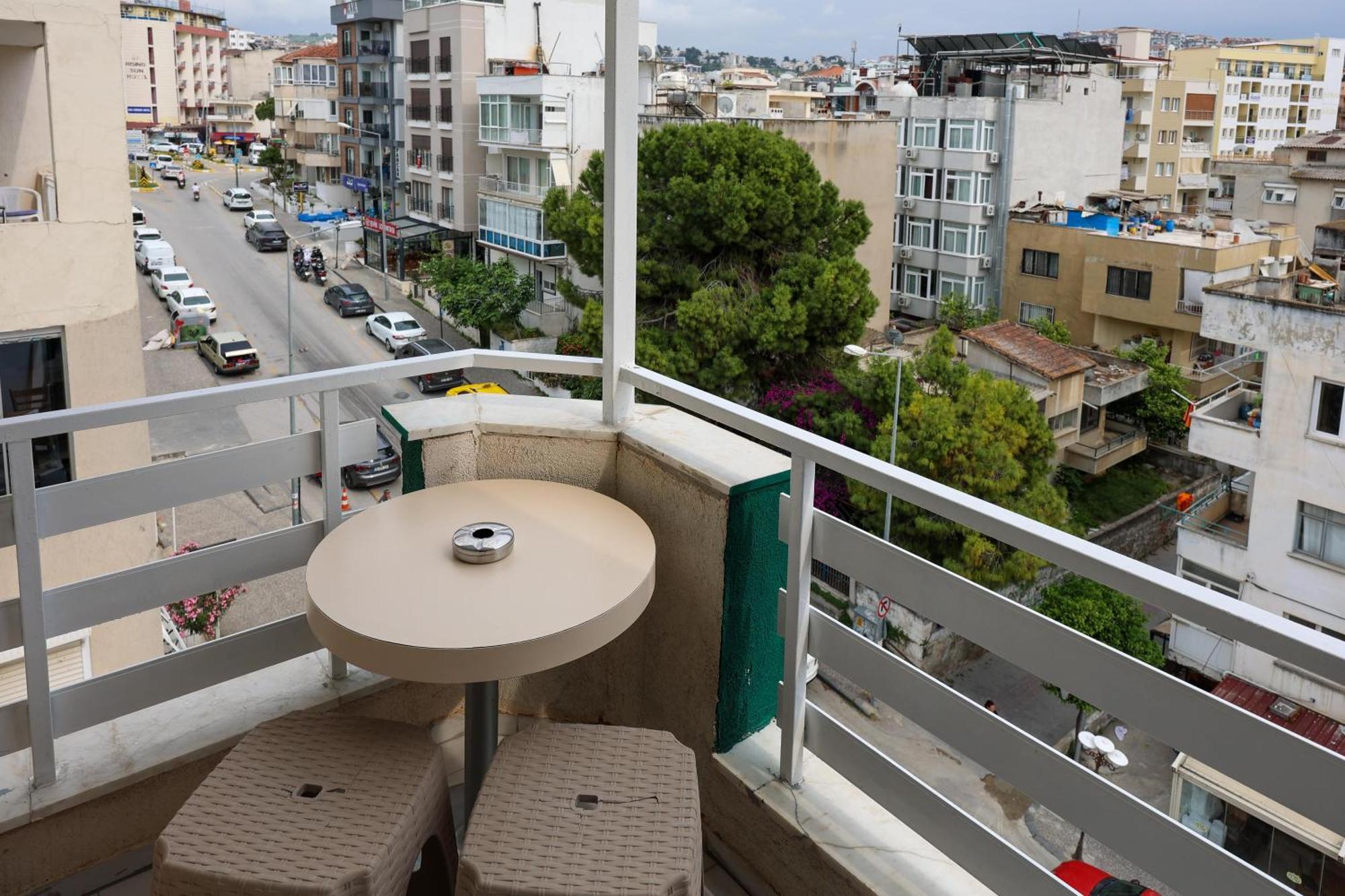 Hikmethan Otel Kusadası Exterior foto