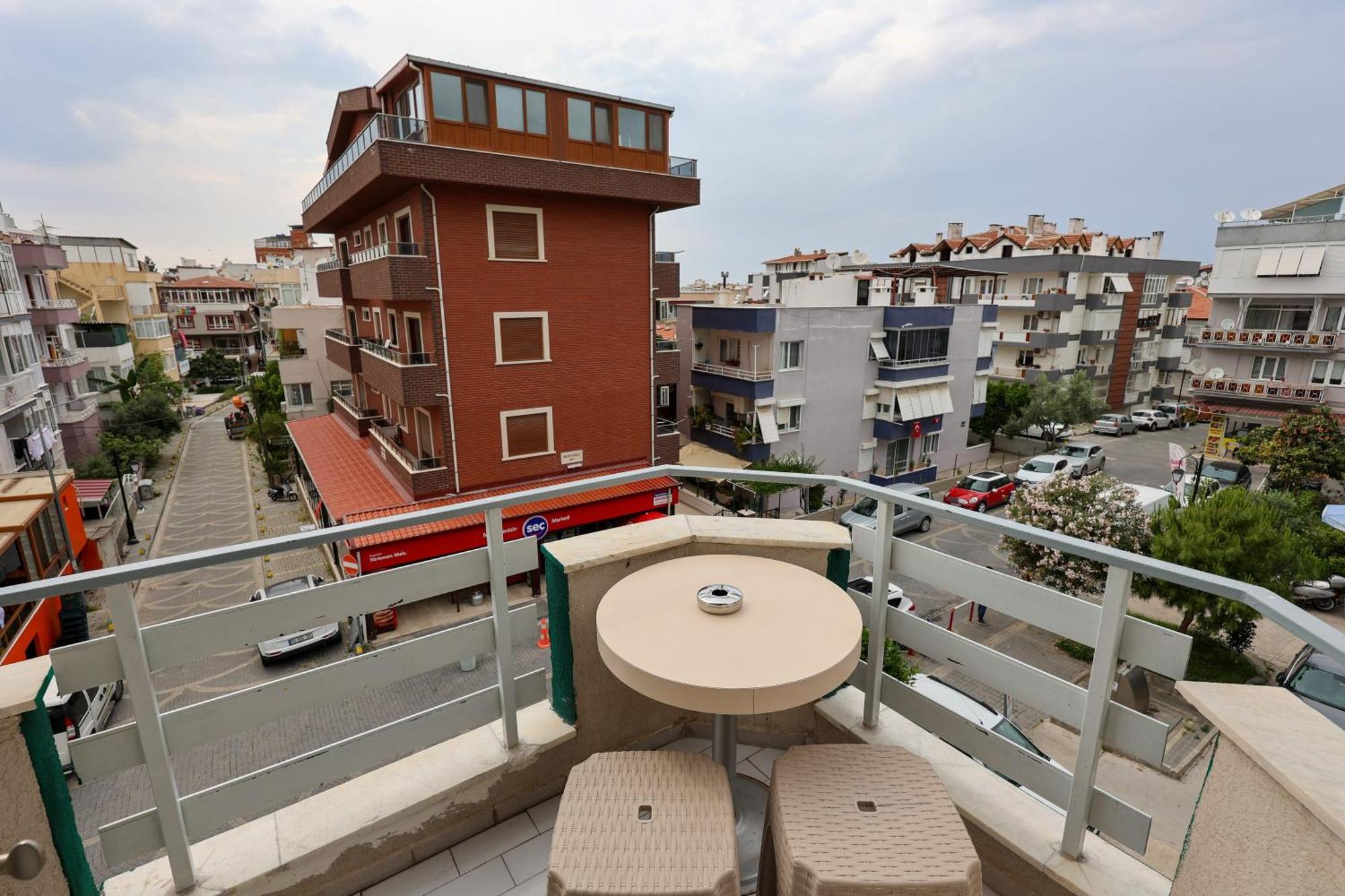 Hikmethan Otel Kusadası Exterior foto